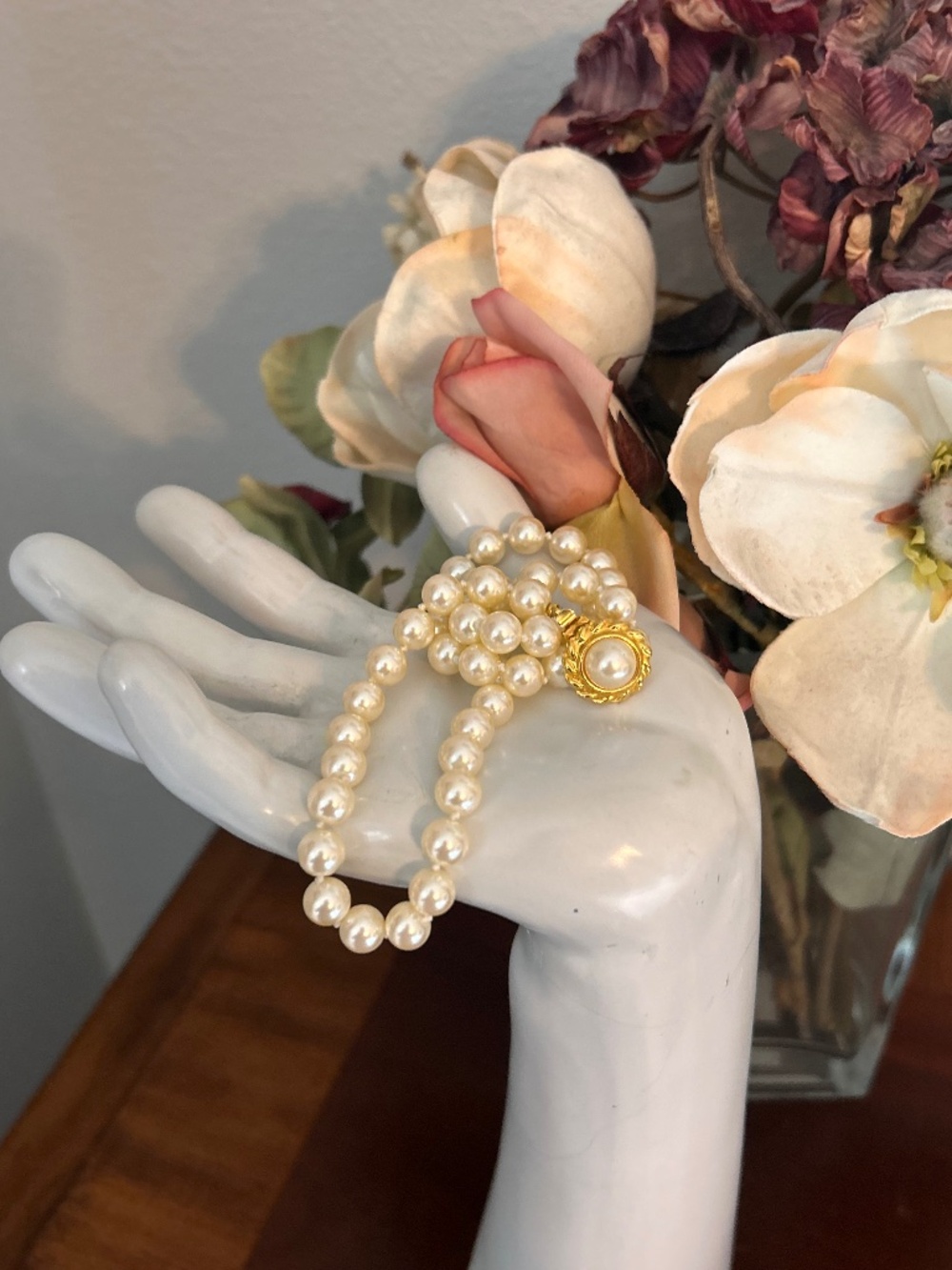 Talbots Elegany Pearl Statement Necklace with Gold Tone Clasp